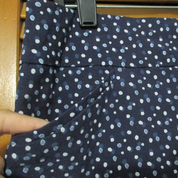 Chico's capris Perfect Stretch, navy w/dots pull on w/pockets size 10 (1.5) - Picture 5 of 8